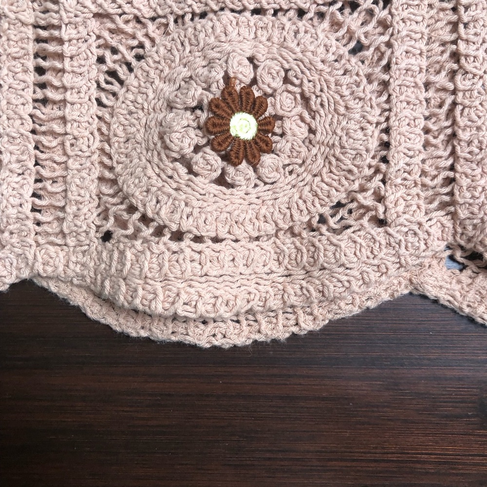 Cute tan retro crochet top - Picture 5 of 9